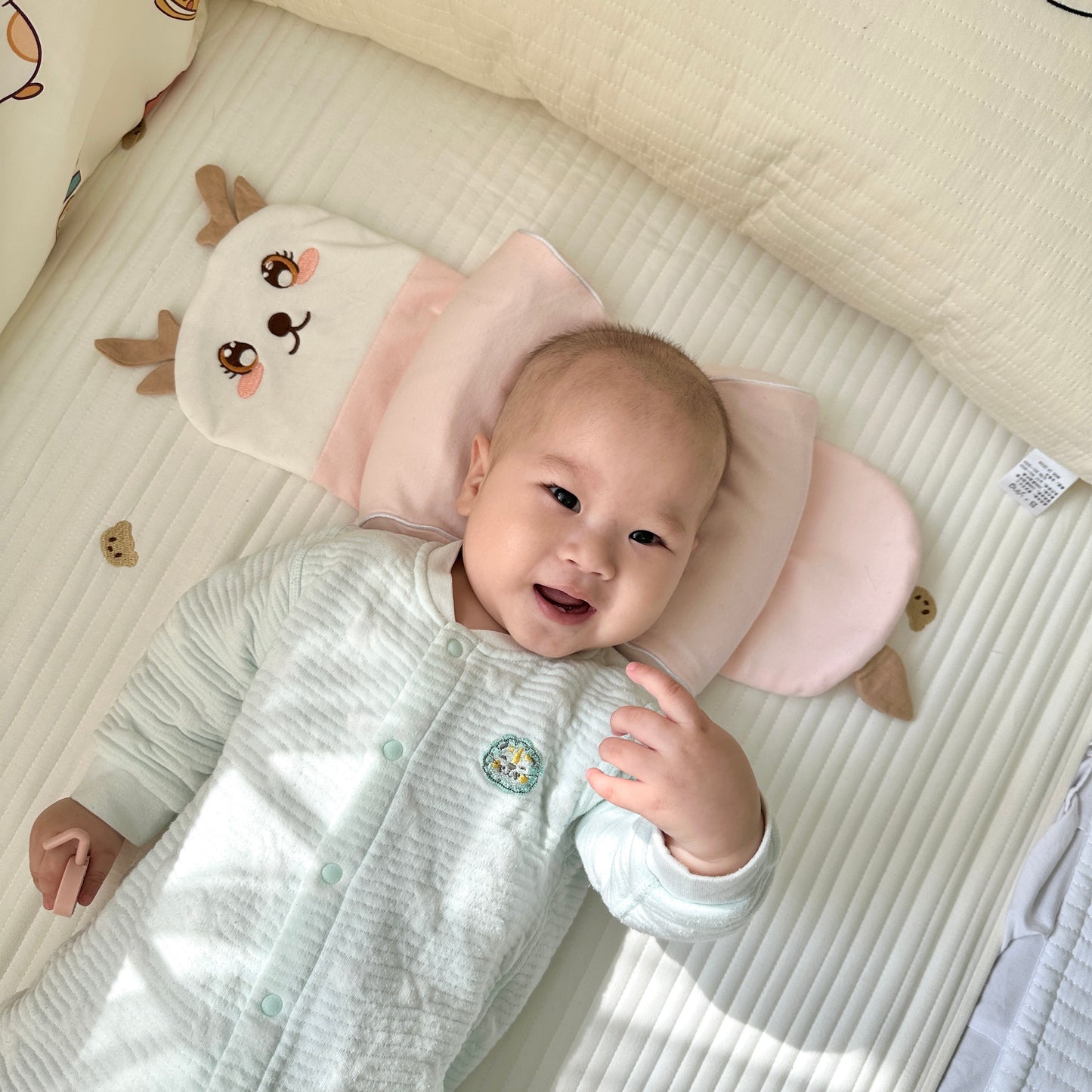 BabyCare™ – Almohada Ergonómica para el correcto desarrollo de la cabeza de tus Bebés